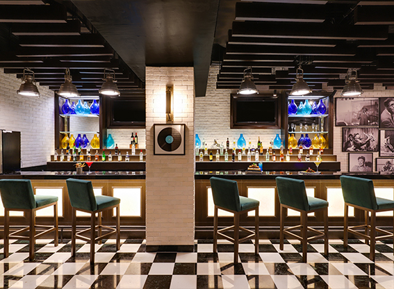 bar and restaurant in andheri east